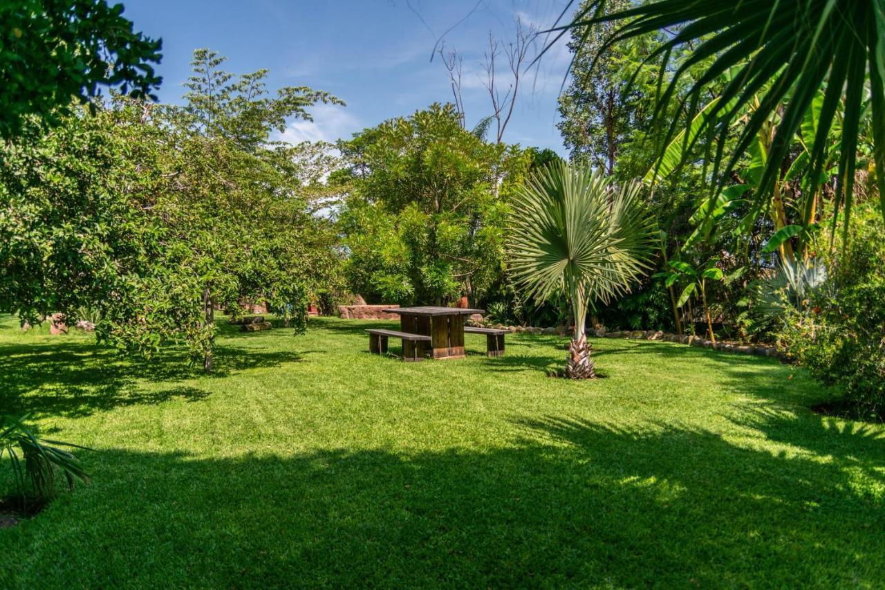 Casa Galeana- Tropical 1-Bd 1-Wc Mountain Top Luxury Suite With Stunning Views อาจิจิก ภายนอก รูปภาพ