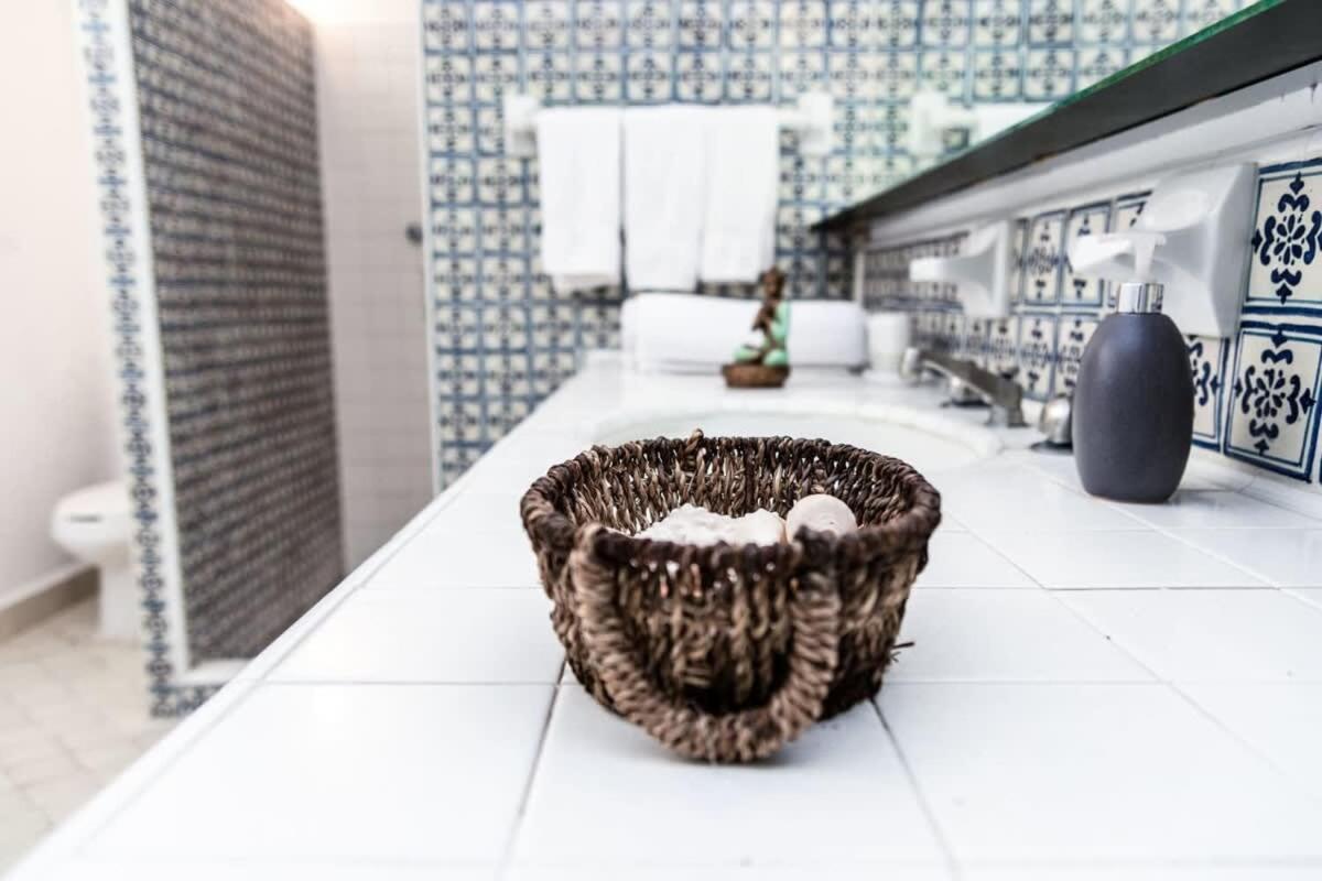 Casa Galeana- Tropical 1-Bd 1-Wc Mountain Top Luxury Suite With Stunning Views อาจิจิก ภายนอก รูปภาพ