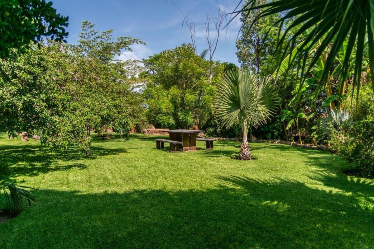 Casa Galeana- Tropical 1-Bd 1-Wc Mountain Top Luxury Suite With Stunning Views อาจิจิก ภายนอก รูปภาพ
