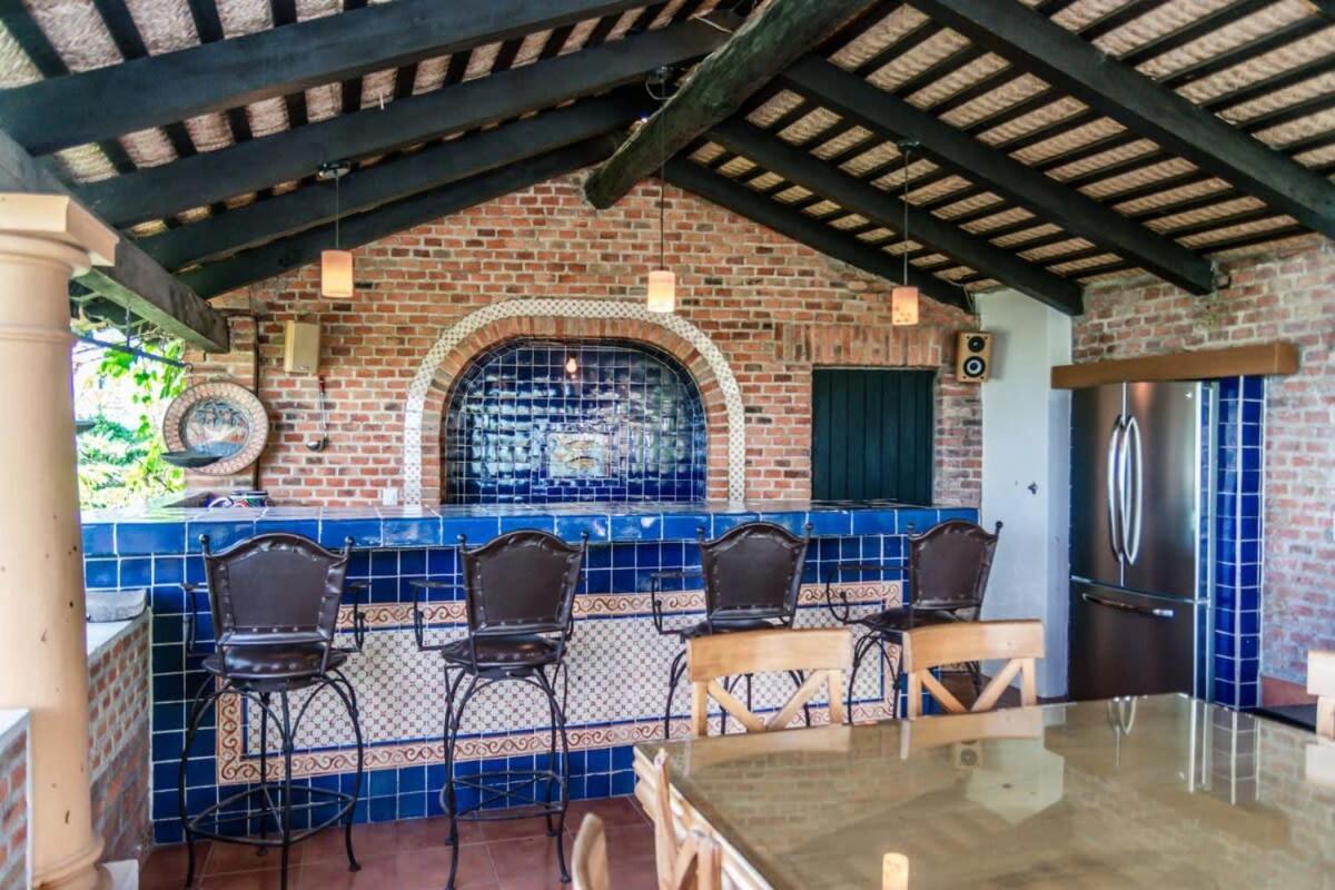 Casa Galeana- Tropical 1-Bd 1-Wc Mountain Top Luxury Suite With Stunning Views อาจิจิก ภายนอก รูปภาพ
